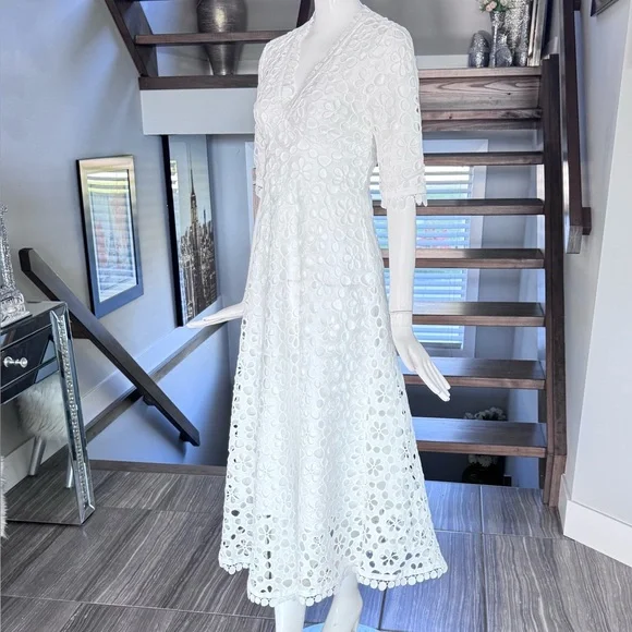 New 🦢 High-End White Embroidered Eyelet V-Neck Dress - Picture 11 of 17